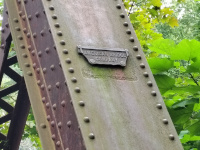 The builders plaque on the western side of the eastern bridge retains the "American Bridge Company" but is missing the "of New York."